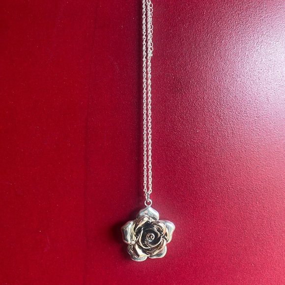 Calling all rose lovers rose statement silver necklace & smaller earrings set - Picture 4 of 5
